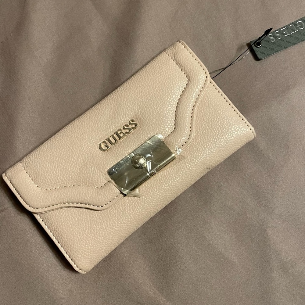 Guess Wallet - Picture 1 of 5